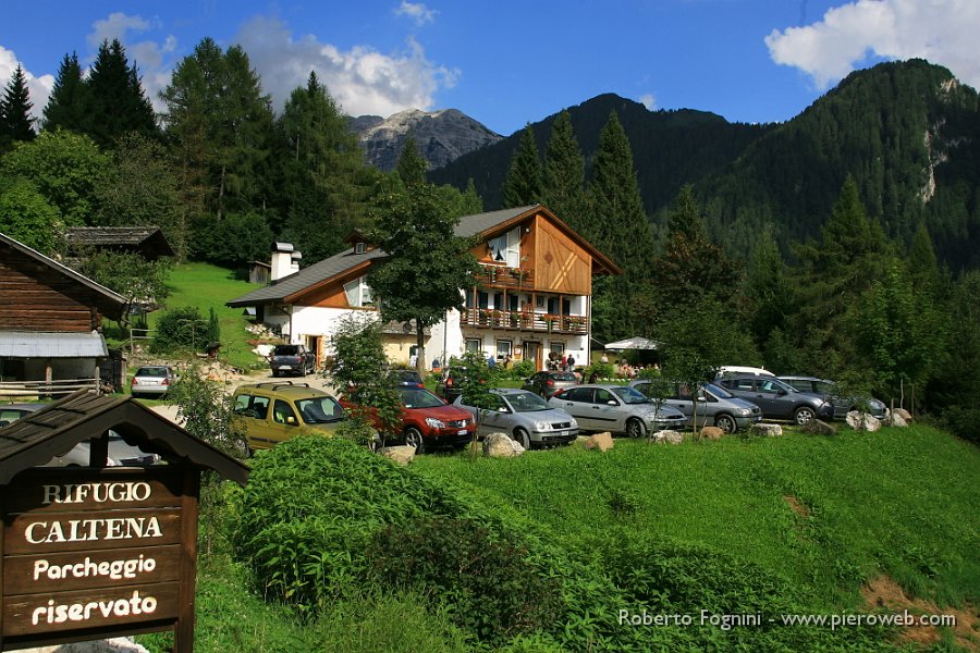 22 Rifugio Caltena.JPG